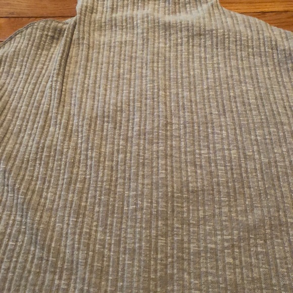 Taupe Light Weight Ribbed Top NWT - Picture 4 of 8